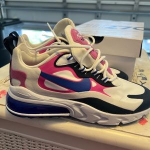 Kids/women’s Nike sneakers